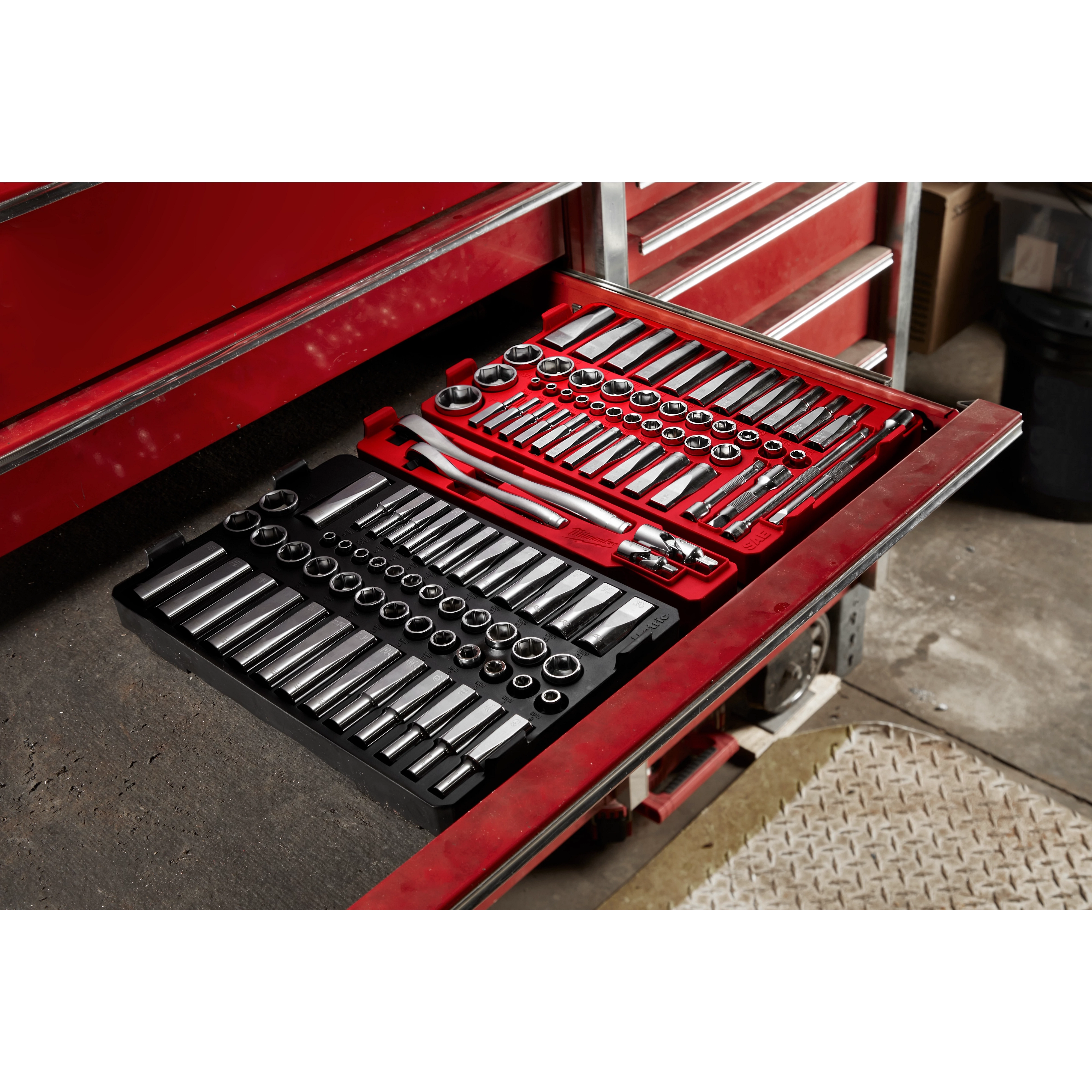 1/4" & 3/8" METRIC & SAE RATCHET AND SOCKET SET WITH PACKOUT™ LOW-PROFILE COMPACT ORGANIZER